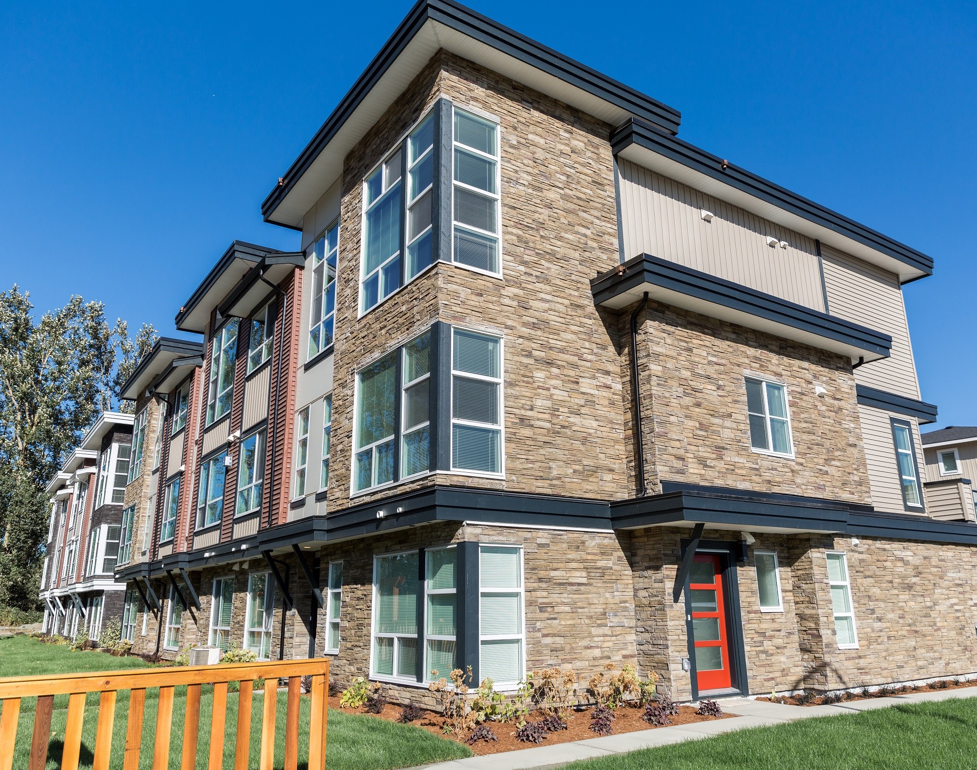 VS-Ledgestone-Plum-Creek-Multi-Fam-cropped Plum Creek - Image 6